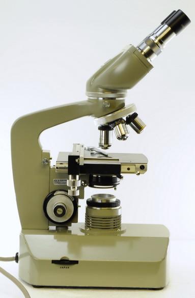 Bristoline 3002 Compound Microscope With Fitted Wood Case - Microscope Central
 - 2